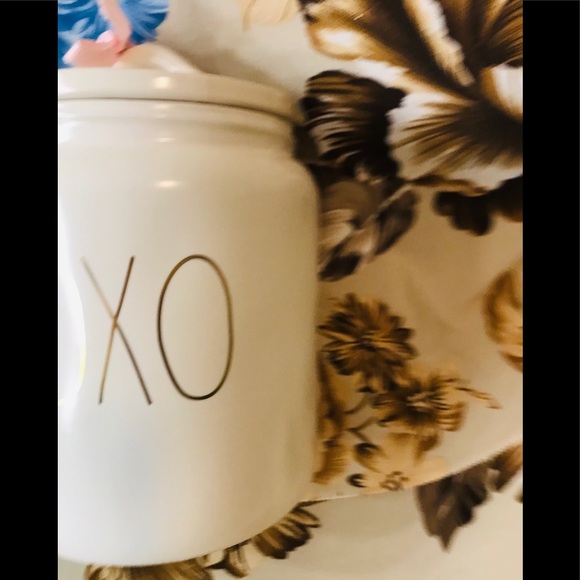 NEW Collection XOXO medium gold foil canister! - Picture 3 of 4